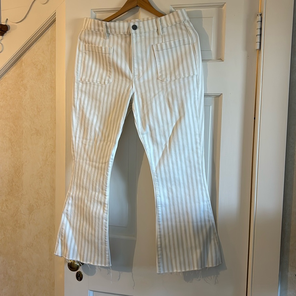 Frame Denim. flare at bottom beige and white‎ striped jeans. Size 30 Crop